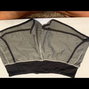 Gray zig zag Sz 8 lulu shorts